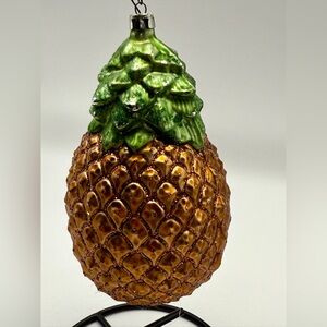 Welcoming Pineapple Ornament - Green and Gold.